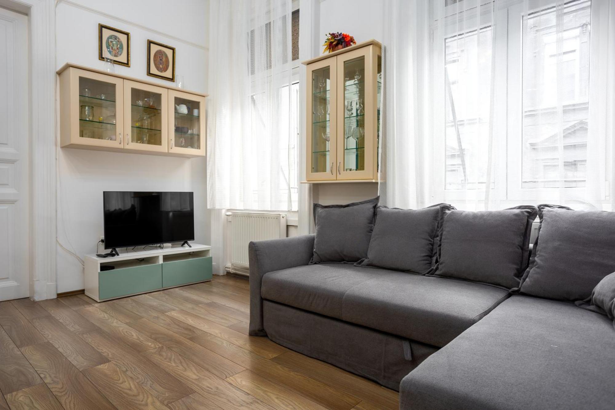 Zafire Apartment Budapest With Free Parking — Photos 2